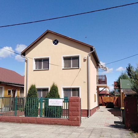 Arinza Apartman Vendégház Mezőkövesd Exterior foto