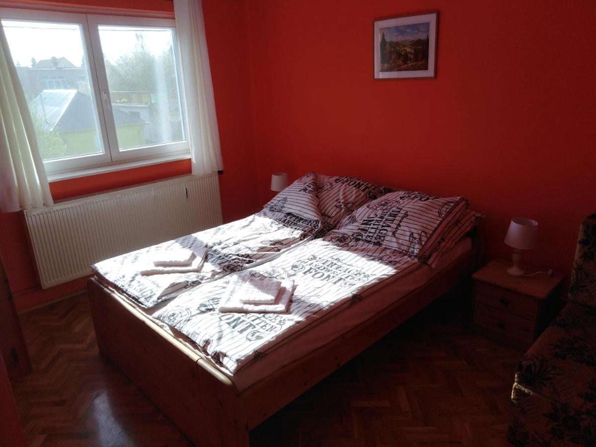 Arinza Apartman Vendégház Mezőkövesd Exterior foto