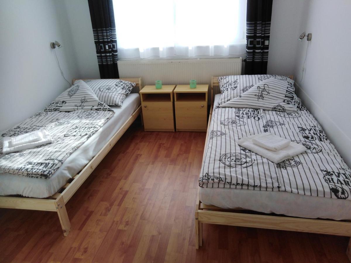 Arinza Apartman Vendégház Mezőkövesd Exterior foto