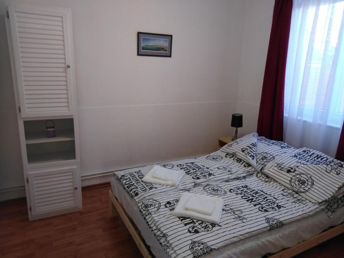 Arinza Apartman Vendégház Mezőkövesd Exterior foto