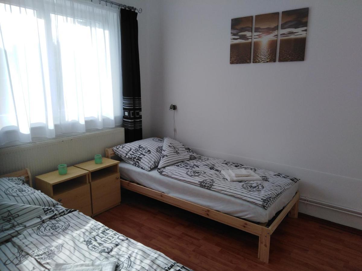 Arinza Apartman Vendégház Mezőkövesd Exterior foto