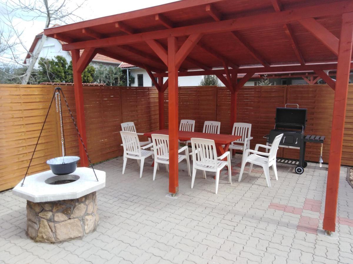 Arinza Apartman Vendégház Mezőkövesd Exterior foto