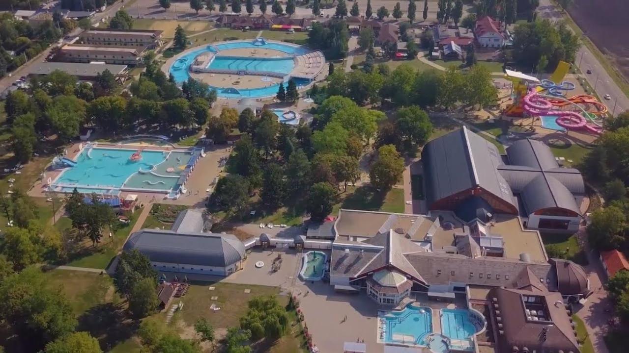 Arinza Apartman Vendégház Mezőkövesd Exterior foto